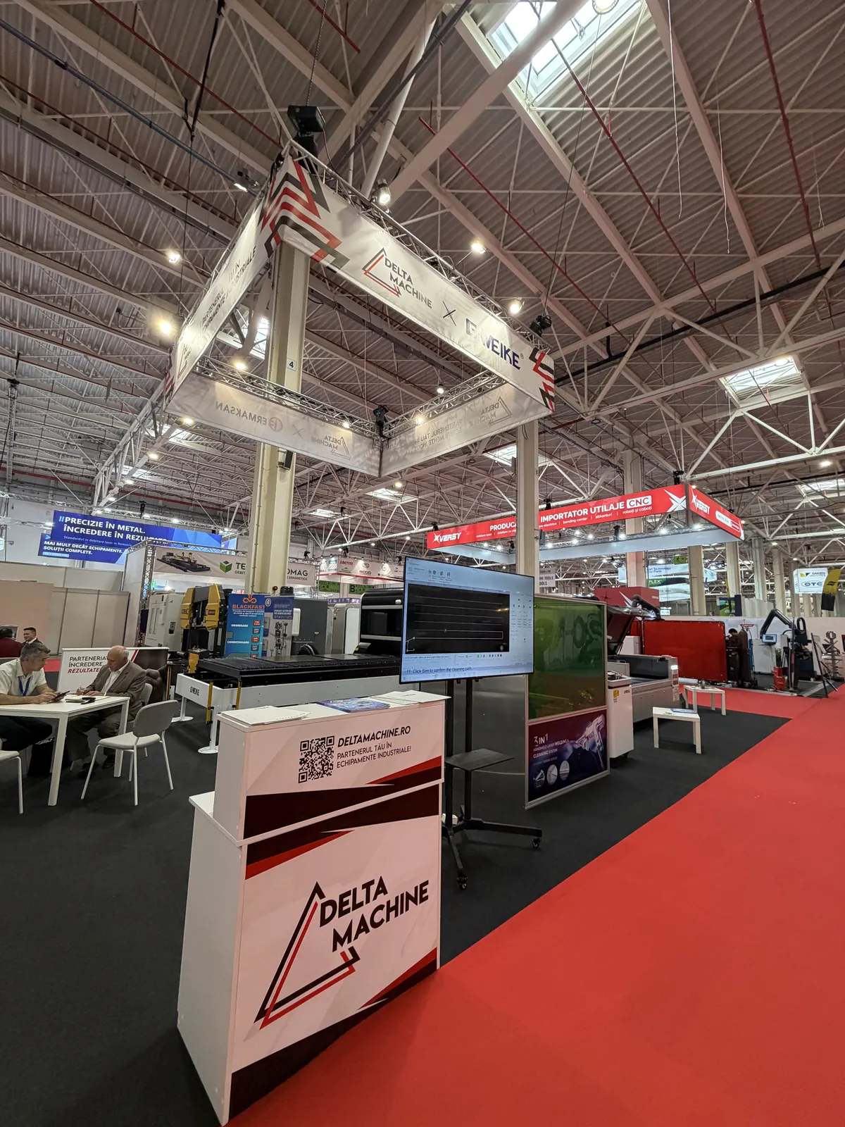 Stand Delta Machine: sistem laser 3-în-1 GWEIKE și zona de discuții